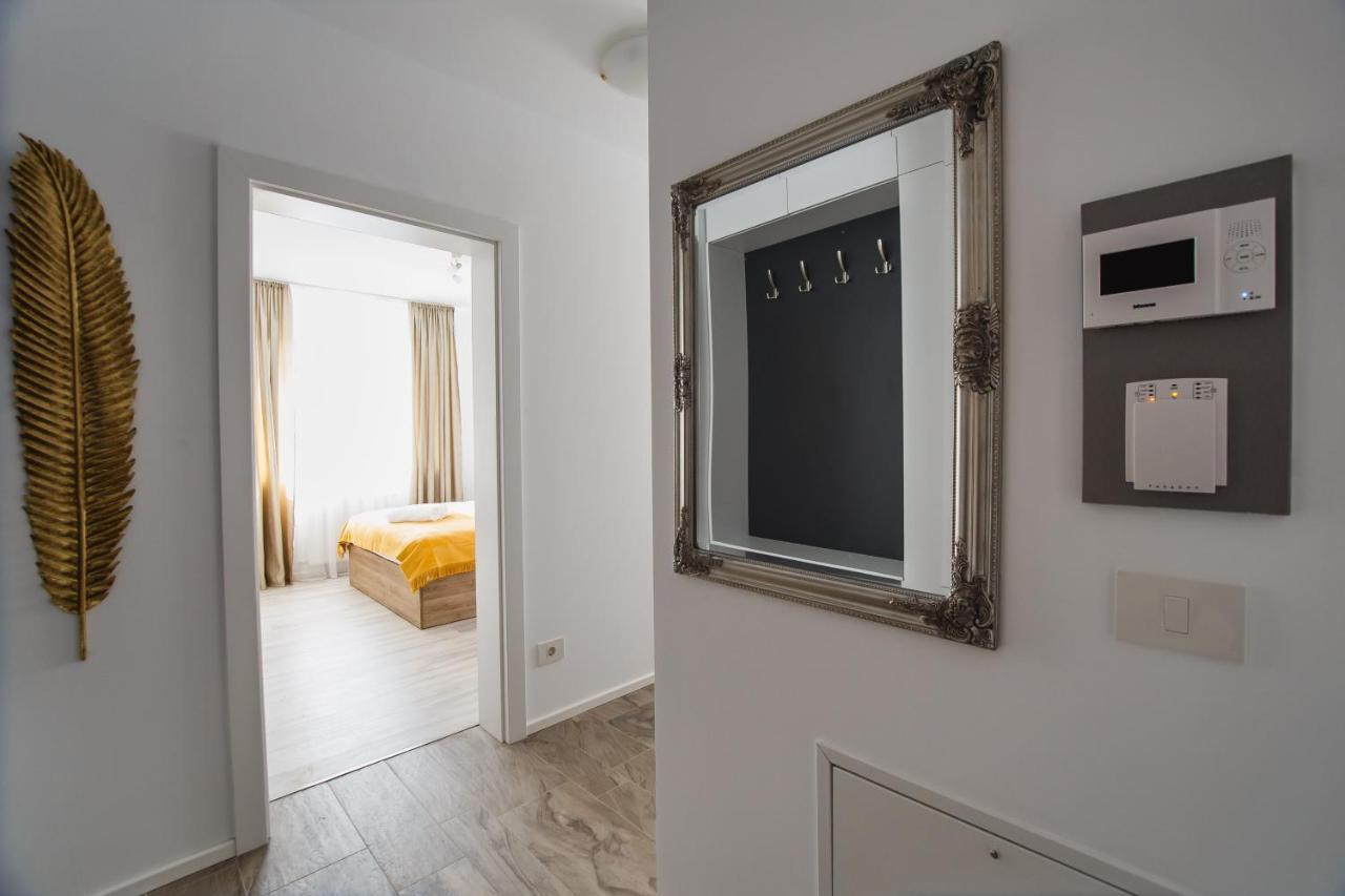 No. 10 - The Penthouse In City Center Oradea Exterior photo
