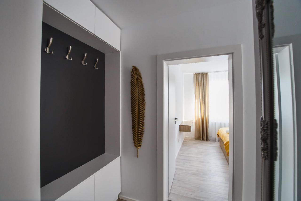 No. 10 - The Penthouse In City Center Oradea Exterior photo