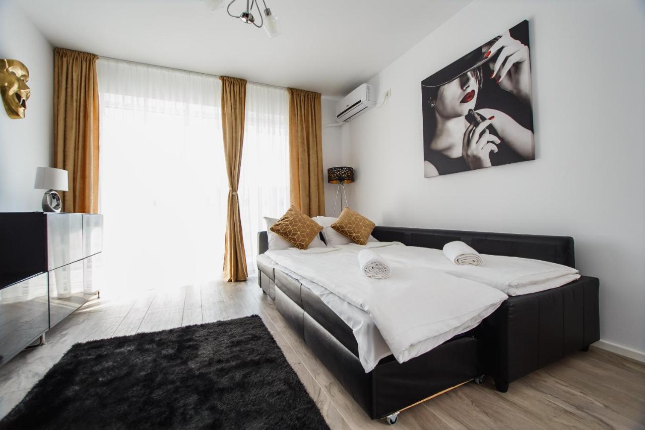 No. 10 - The Penthouse In City Center Oradea Exterior photo